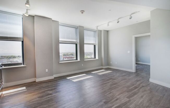 2 beds, 2 baths, 813 sqft, $2,525, Unit 606