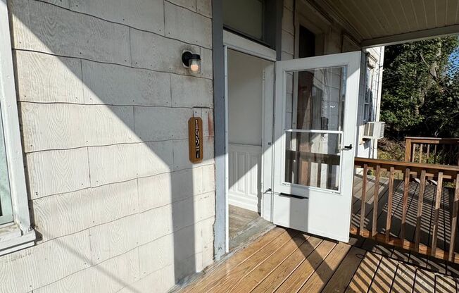 4 Bedroom 1 Bathroom in Fineview!