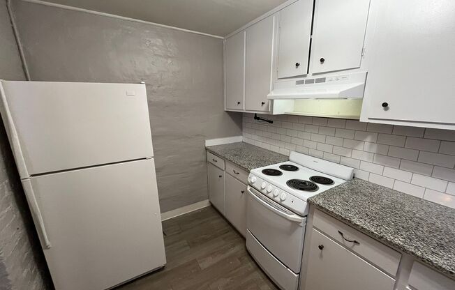 1 bed, 1 bath, $825, Unit 1702 19th Street