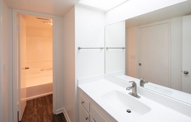 2 beds, 1 bath, $2,480, Unit 69