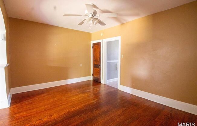 1 bed, 1 bath, 800 sqft, $850, Unit Tholozan 3927 2W
