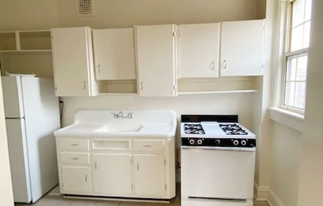 2 beds, 2 baths, 1,050 sqft, $2,050, Unit 406
