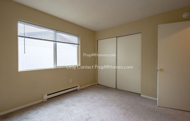 2 beds, 1 bath, $1,499, Unit 6851 N Fessenden Street Unit 4