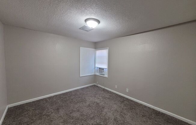 $595 - 1 bedroom/ 1 bathroom - Newly remodeled duplex.