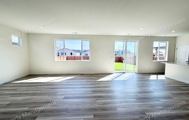 GREAT 4 Bedroom in Bonney Lake! Newly Constructed w/ Expansive Layout!