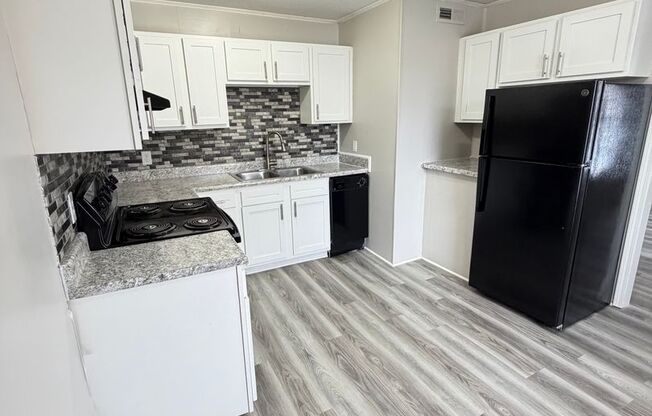 3 beds, 1.5 baths, 1,000 sqft, $1,323, Unit 442-B