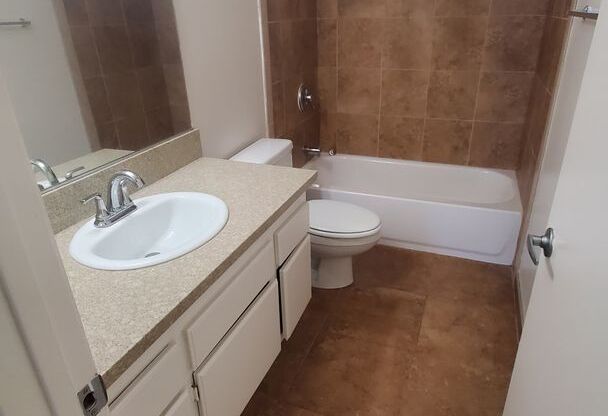 2 beds, 1 bath, $2,500, Unit B