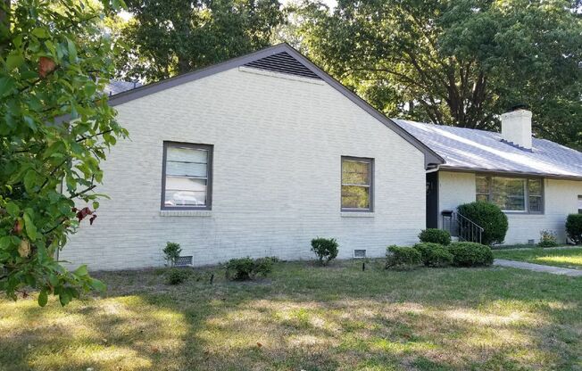 Lovely 3 BR brick ranch in Hidenwood