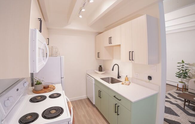 2 beds, 1 bath, 770 sqft, $1,725, Unit 505