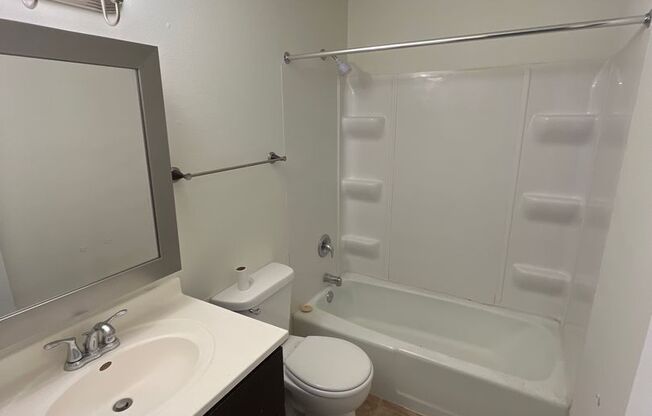 2 beds, 1 bath, 750 sqft, $1,295, Unit 726-2