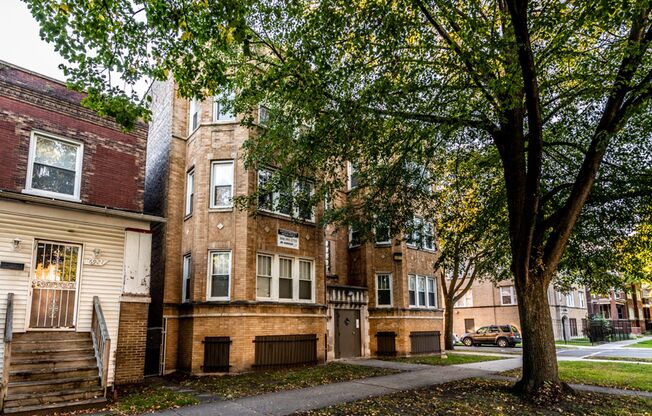 6923 S Indiana