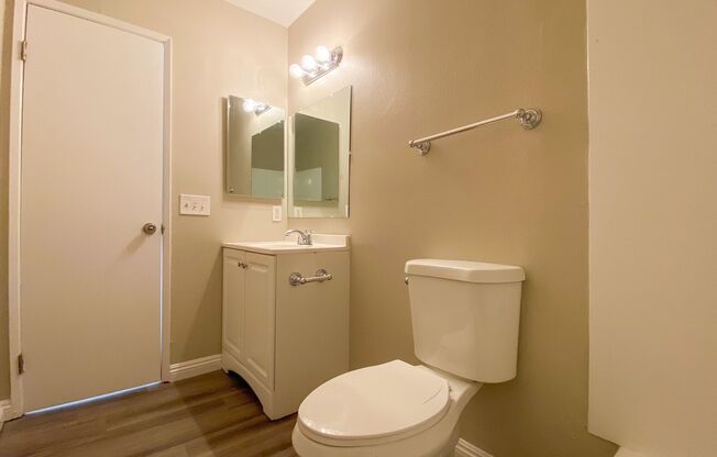 2 beds, 1 bath, $1,975, Unit 4966-02