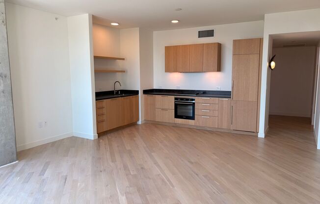 1 bed, 1 bath, 830 sqft, $3,755, Unit 1911