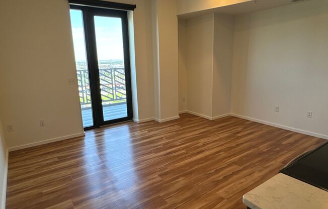 1 bed, 1 bath, 608 sqft, $1,155, Unit 808
