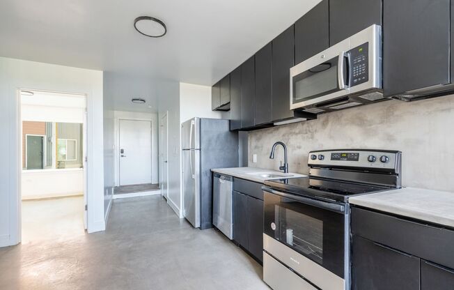 2 beds, 1.5 baths, 889 sqft, $1,675, Unit 8