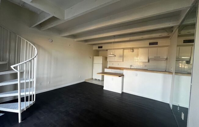 1 bed, 1 bath, $950, Unit B14