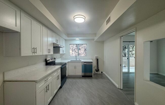 760 W Huntington Dr #1-14