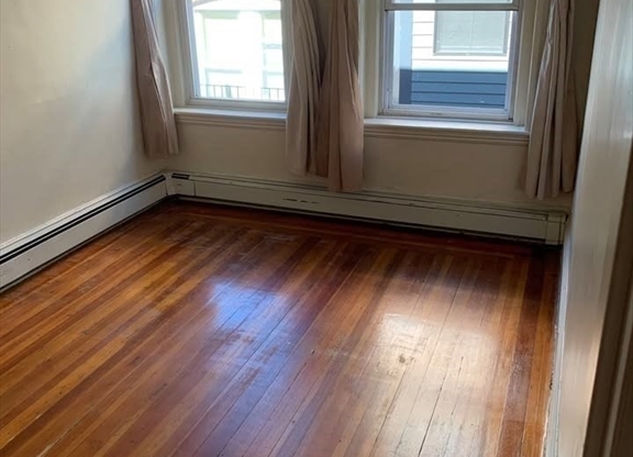 3 beds, 1 bath, 1,000 sqft, $3,800, Unit 4