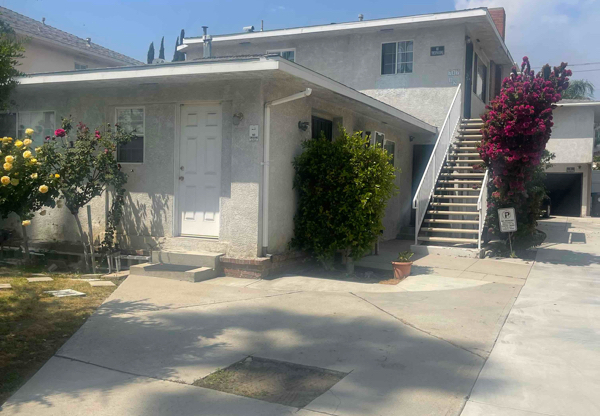 717 W GLENOAKS BLVD