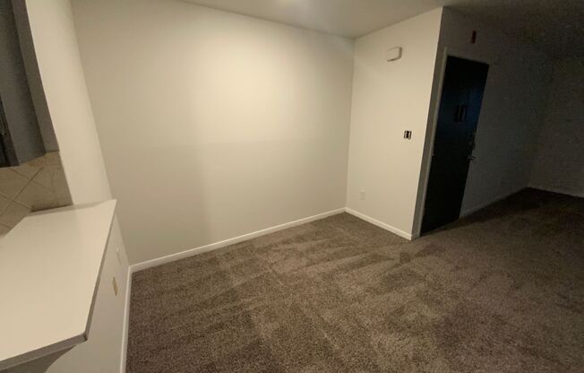 2 beds, 1 bath, 800 sqft, $1,000, Unit 20