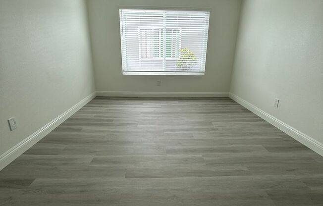 2 beds, 1 bath, 850 sqft, $2,325, Unit 9155-10
