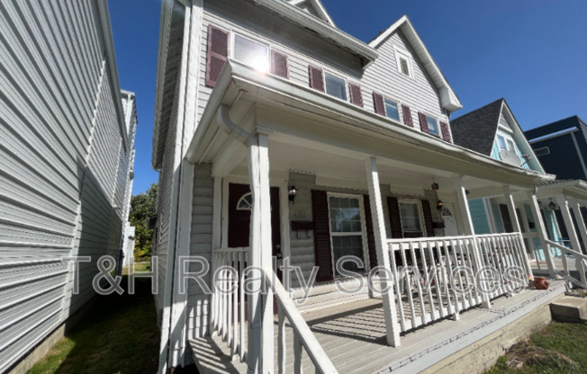 2114 WOODLAWN AVE