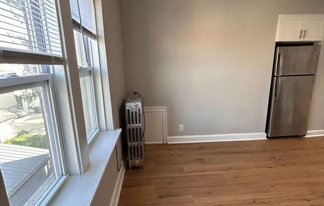 1 bed, 1 bath, $1,025, Unit 221