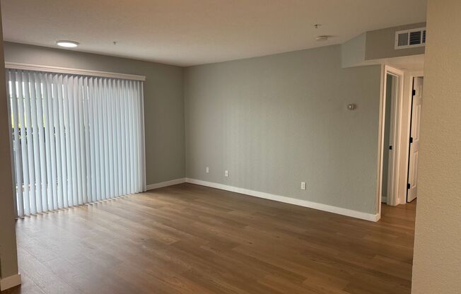 2 beds, 1 bath, 821 sqft, $2,820, Unit F006