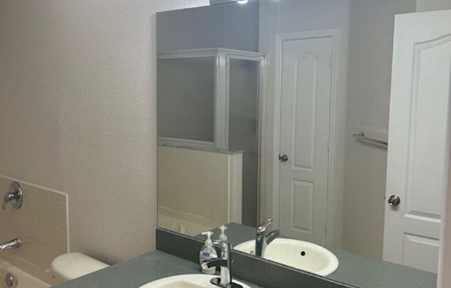 3 beds, 2 baths, $2,200, Unit # 15 201