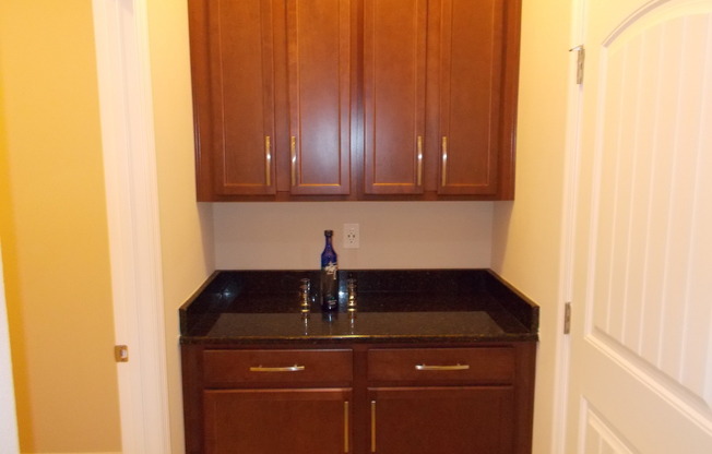 3 beds, 2 baths, $2,600, Unit Orange