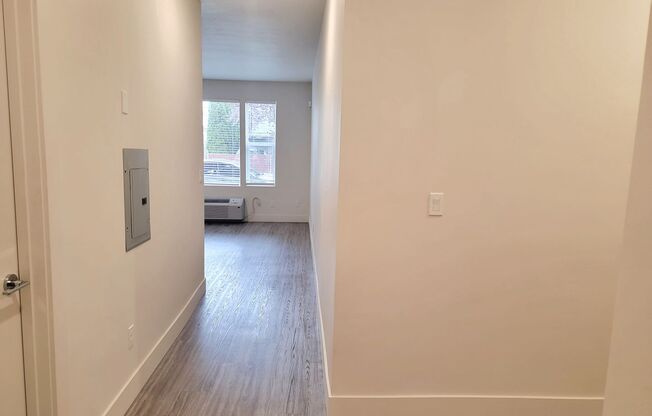 3 beds, 1 bath, 794 sqft, $1,745, Unit 102