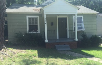 Cute 1BR/1BA Duplex Near UNCG!