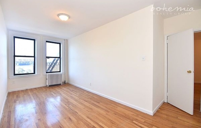 2 beds, 1 bath, $2,825, Unit 3-CF