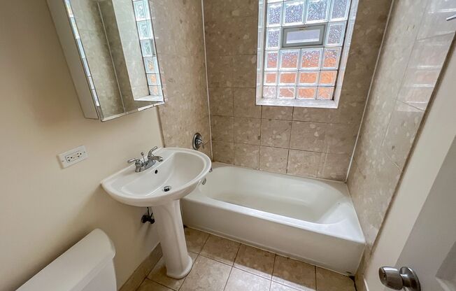 2 beds, 1 bath, 645 sqft, $2,695, Unit 1214WAV1