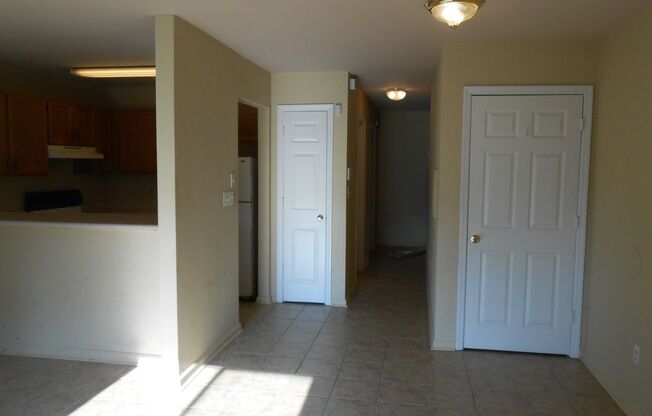 3 beds, 2 baths, $1,295, Unit 1