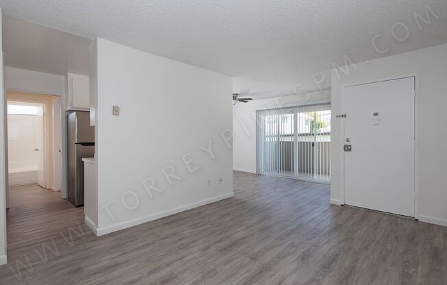 Gorgeous 1b/1ba in the Heart of Pacific Beach with Parking!
