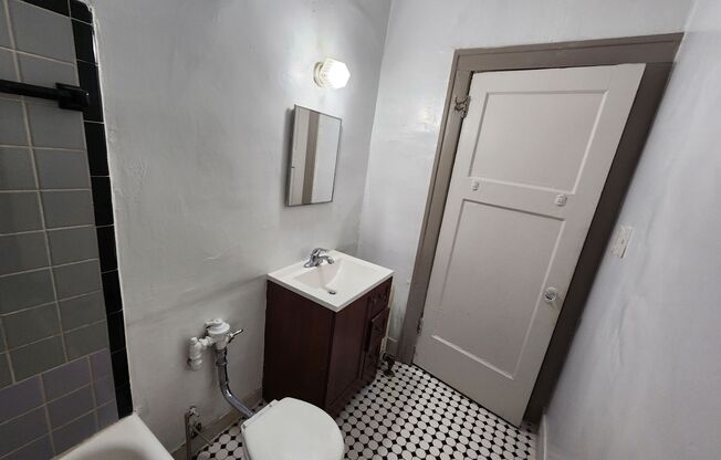 1 bed, 1 bath, 556 sqft, $880, Unit A-2