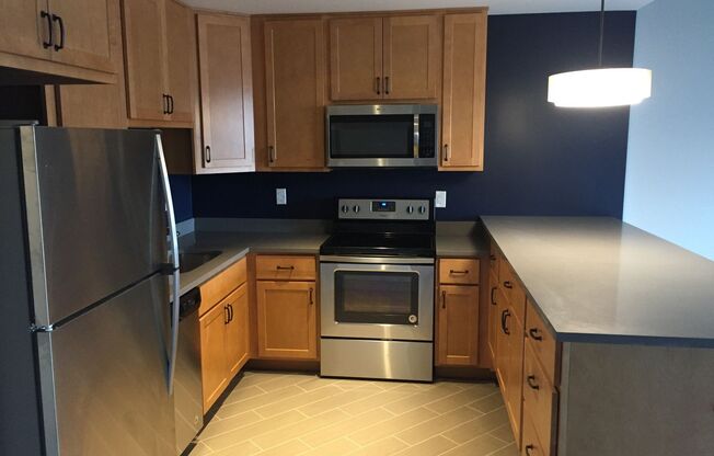 Studio, 1 bath, 683 sqft, $1,040, Unit 410