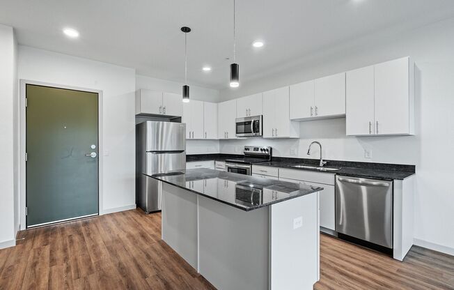1 bed, 1 bath, 835 sqft, $1,810, Unit 115