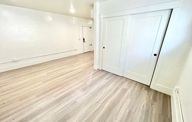 Studio, 1 bath, 425 sqft, $1,149, Unit 04