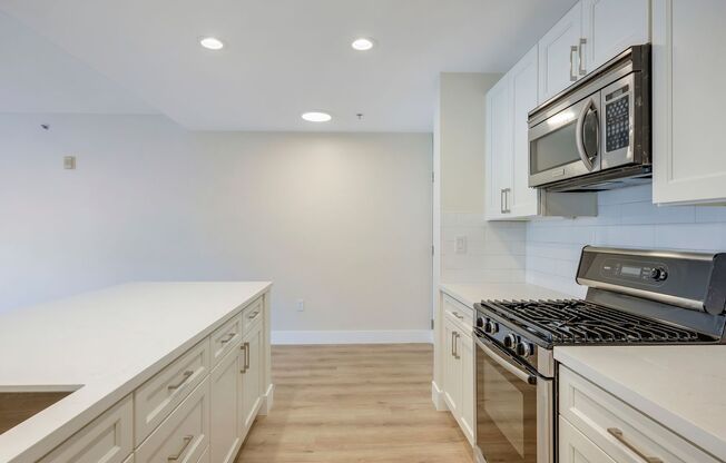 2 beds, 1 bath, 970 sqft, $2,795, Unit 302