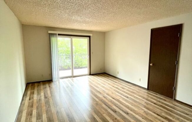 2 beds, 1 bath, 820 sqft, $1,395, Unit 6