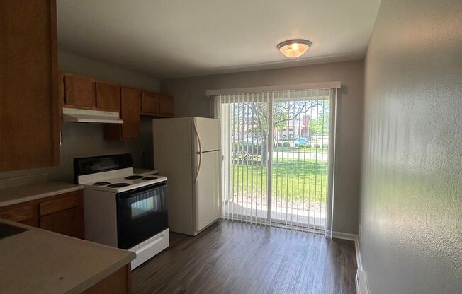 2 beds, 1 bath, 725 sqft, $1,300, Unit 1190-10