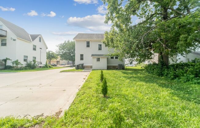 1021 W 22nd St - Cedar Falls