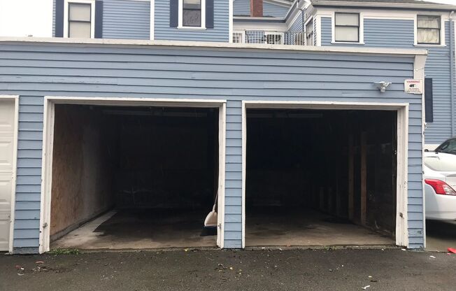 Studio, 1 bath, 300 sqft, $950, Unit 11