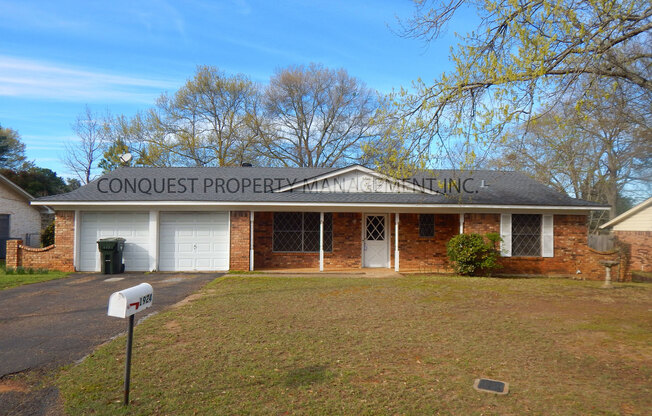 Charming 3 Bedroom, 2 Bathroom Home in Tyler!