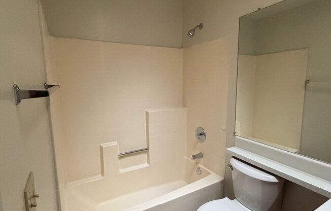 2 beds, 2 baths, 900 sqft, $2,200, Unit 08