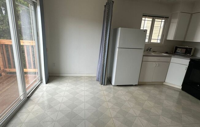 Studio, 1 bath, 600 sqft, $1,175, Unit 1207