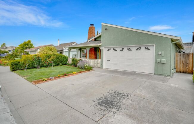 Spacious 3 Bed / 2 Bath + Separate In-Law Suite (4 Bed / 3 Bath Option!)