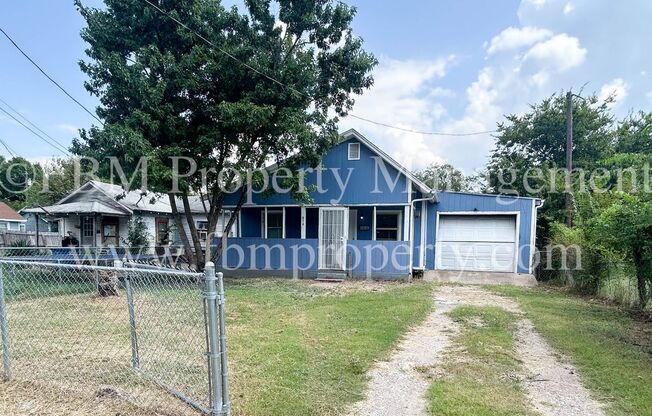 813 E. 2nd St - Spacious 2 Bedroom, 2 Bathroom Home in Corsicana, TX!